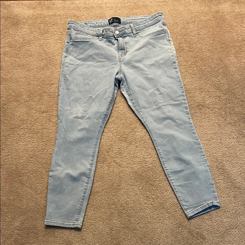 GAP Women's Light Blue Ankle Jeans